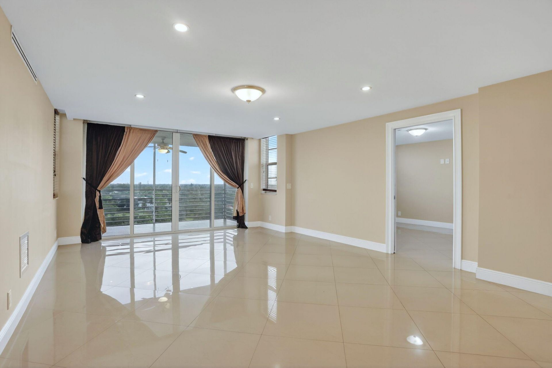 3499 Oaks Way, Unit 909, Pompano Beach, FL 33069 Photo