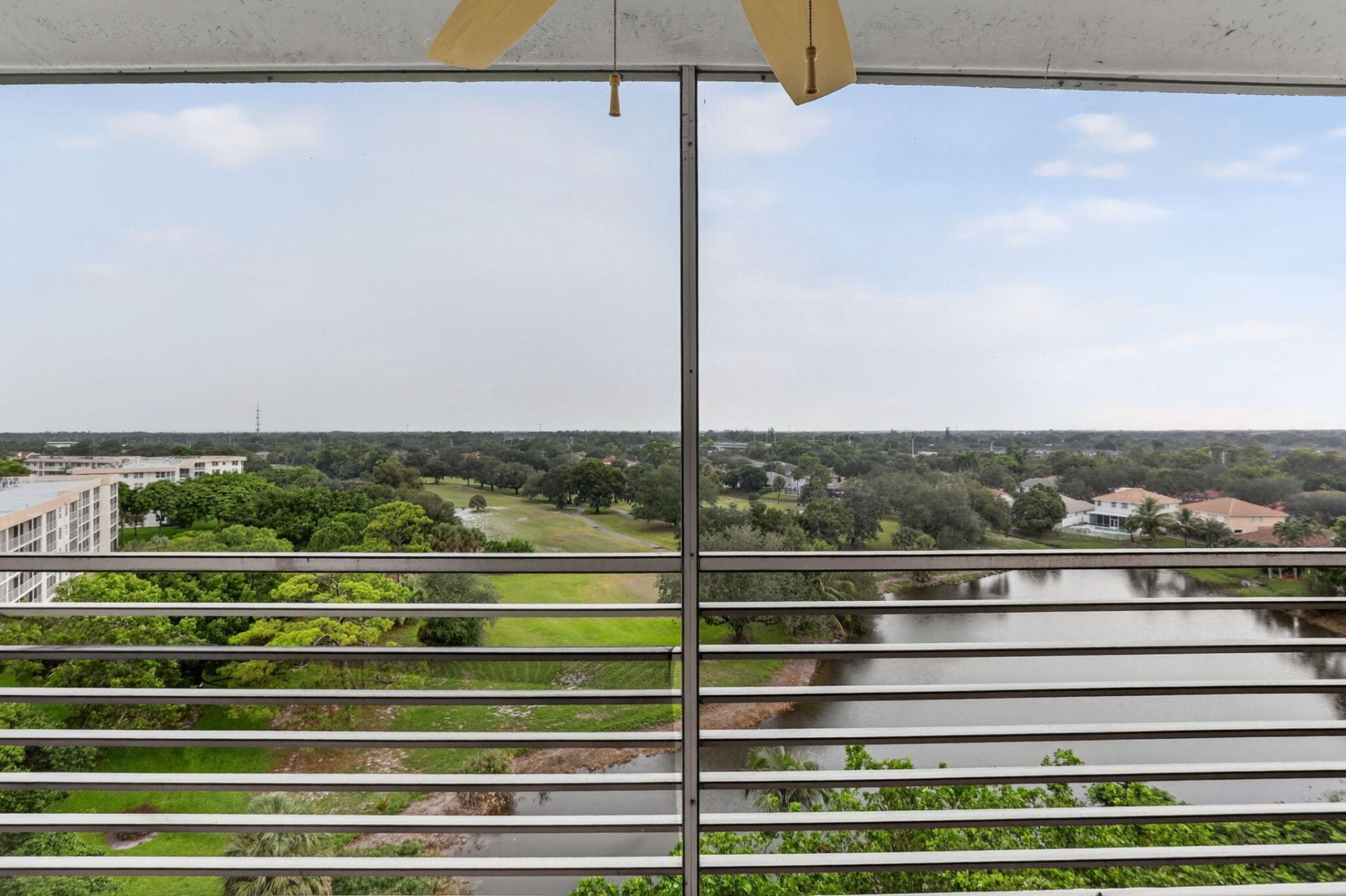 3499 Oaks Way, Unit 909, Pompano Beach, FL 33069 Photo