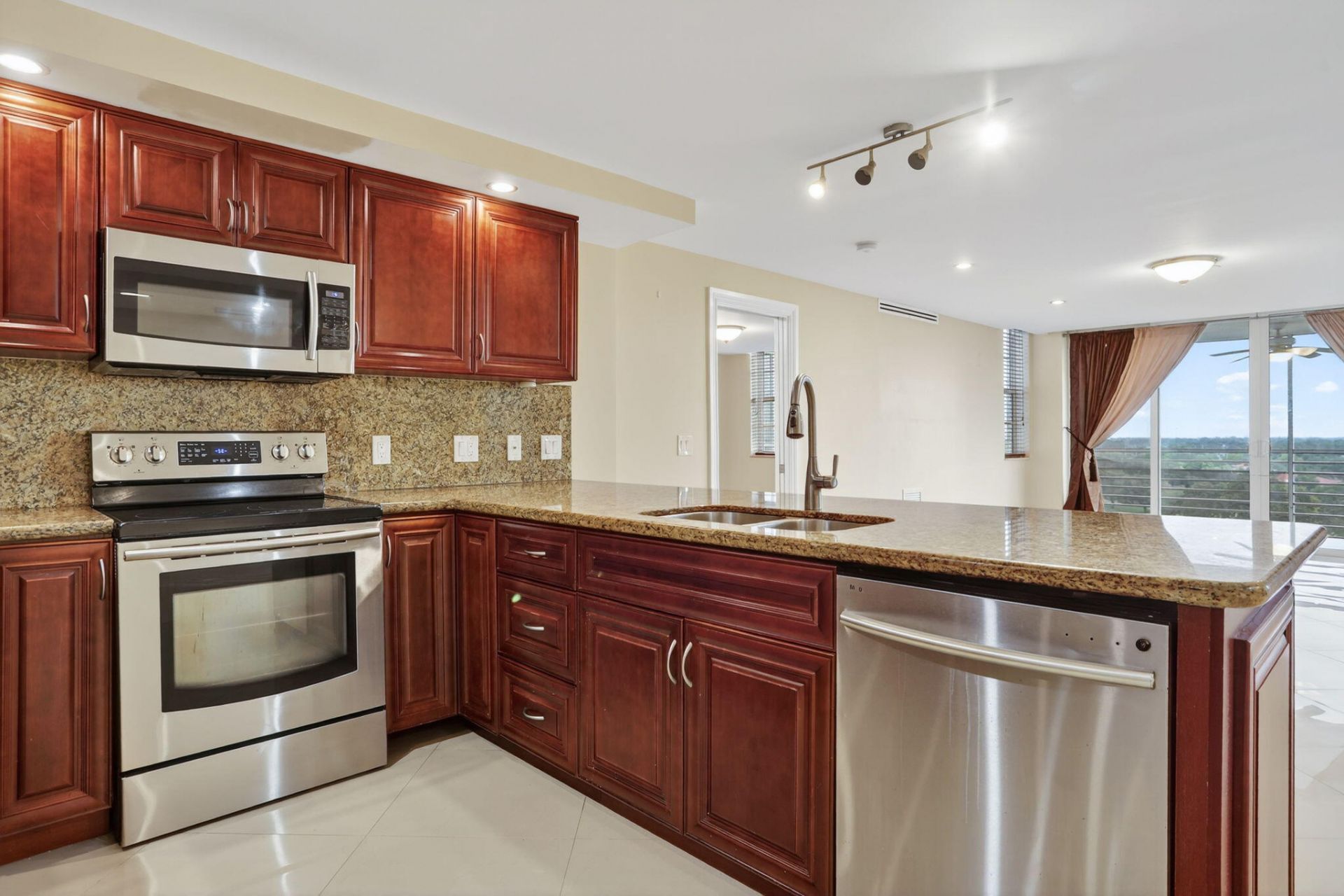 3499 Oaks Way, Unit 909, Pompano Beach, FL 33069 Photo