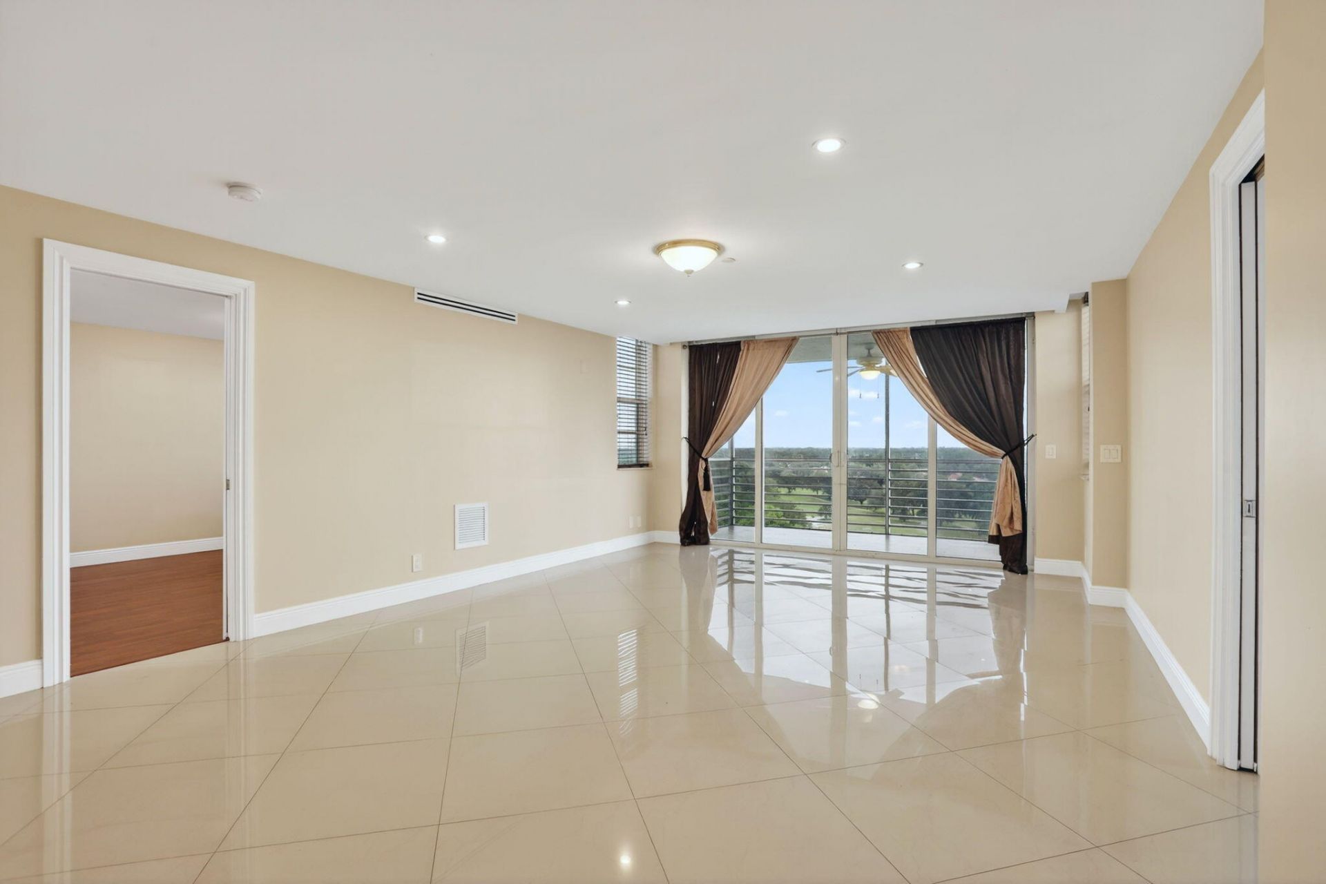 3499 Oaks Way, Unit 909, Pompano Beach, FL 33069 Photo