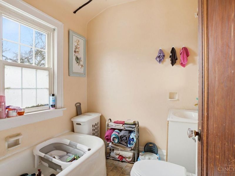 2715 W North Bend Road, Cincinnati, OH 45239 Photo 16