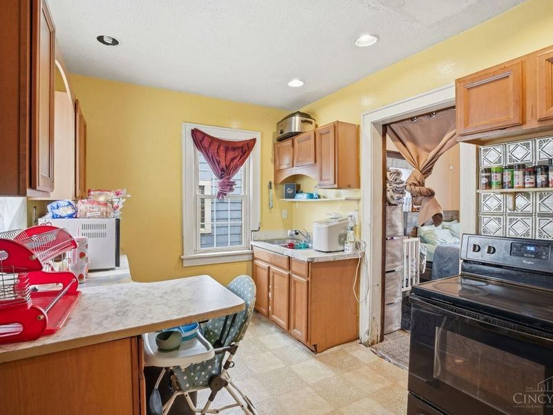 2715 W North Bend Road, Cincinnati, OH 45239 Photo 9