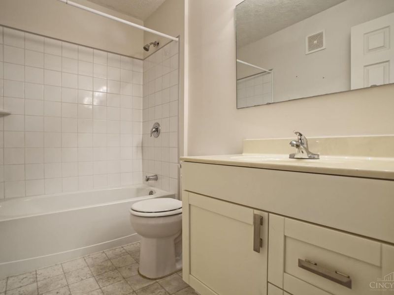 12061 Carrington Lane, Unit 102, Loveland, OH 45140 Photo 23