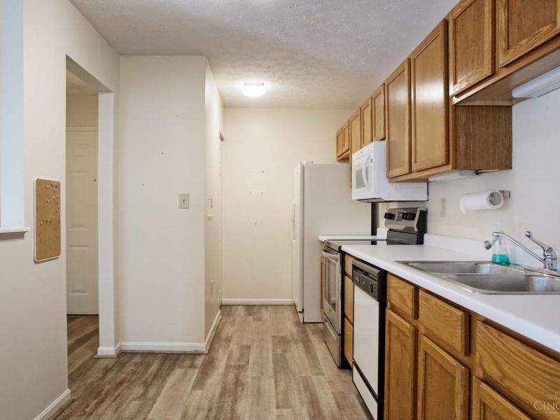 12061 Carrington Lane, Unit 102, Loveland, OH 45140 Photo 9