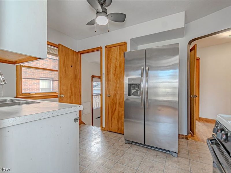 5611 Brownfield Drive, Parma, OH 44129 Photo 10