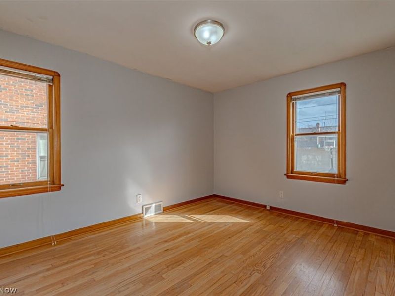 5611 Brownfield Drive, Parma, OH 44129 Photo 13