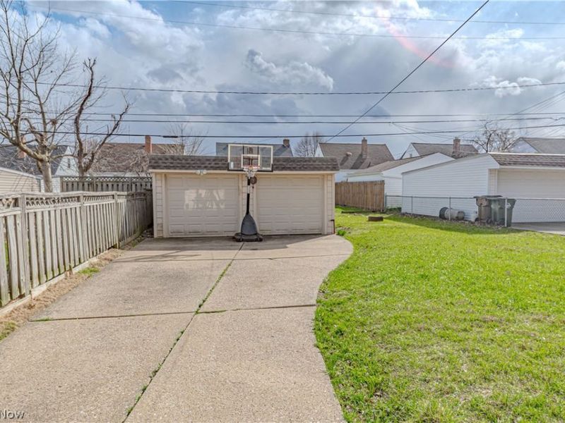 5611 Brownfield Drive, Parma, OH 44129 Photo 18