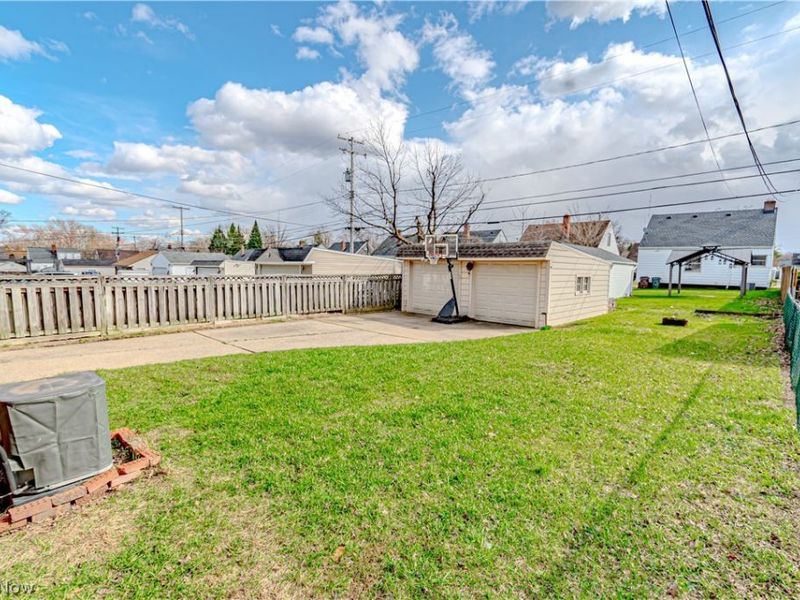 5611 Brownfield Drive, Parma, OH 44129 Photo 19