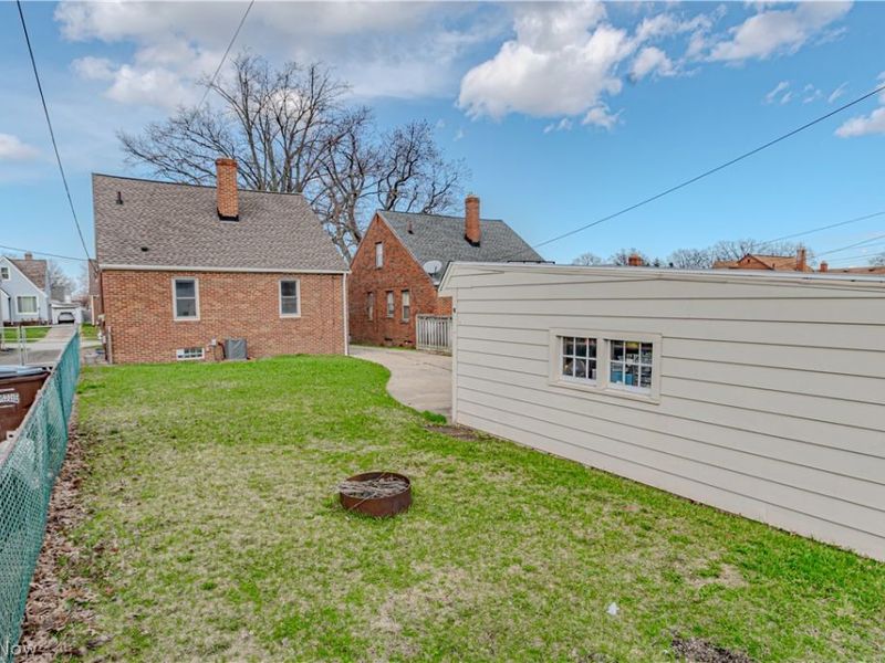 5611 Brownfield Drive, Parma, OH 44129 Photo 20