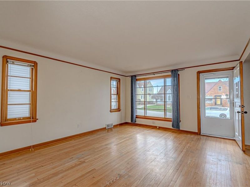 5611 Brownfield Drive, Parma, OH 44129 Photo 3