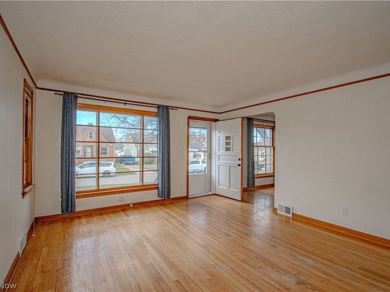 5611 Brownfield Drive, Parma, OH 44129 Photo 4