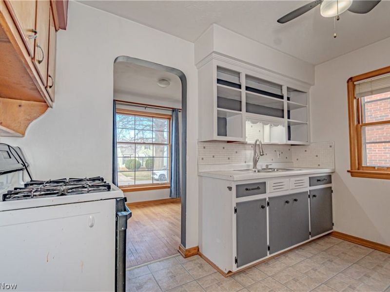 5611 Brownfield Drive, Parma, OH 44129 Photo 9