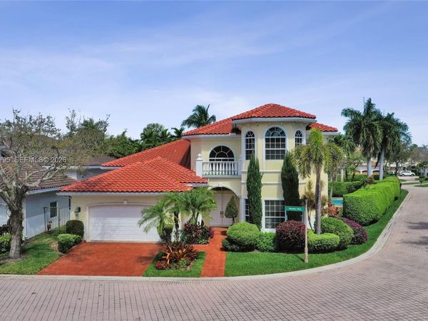 901 Manatee Way, Hollywood, FL 33019