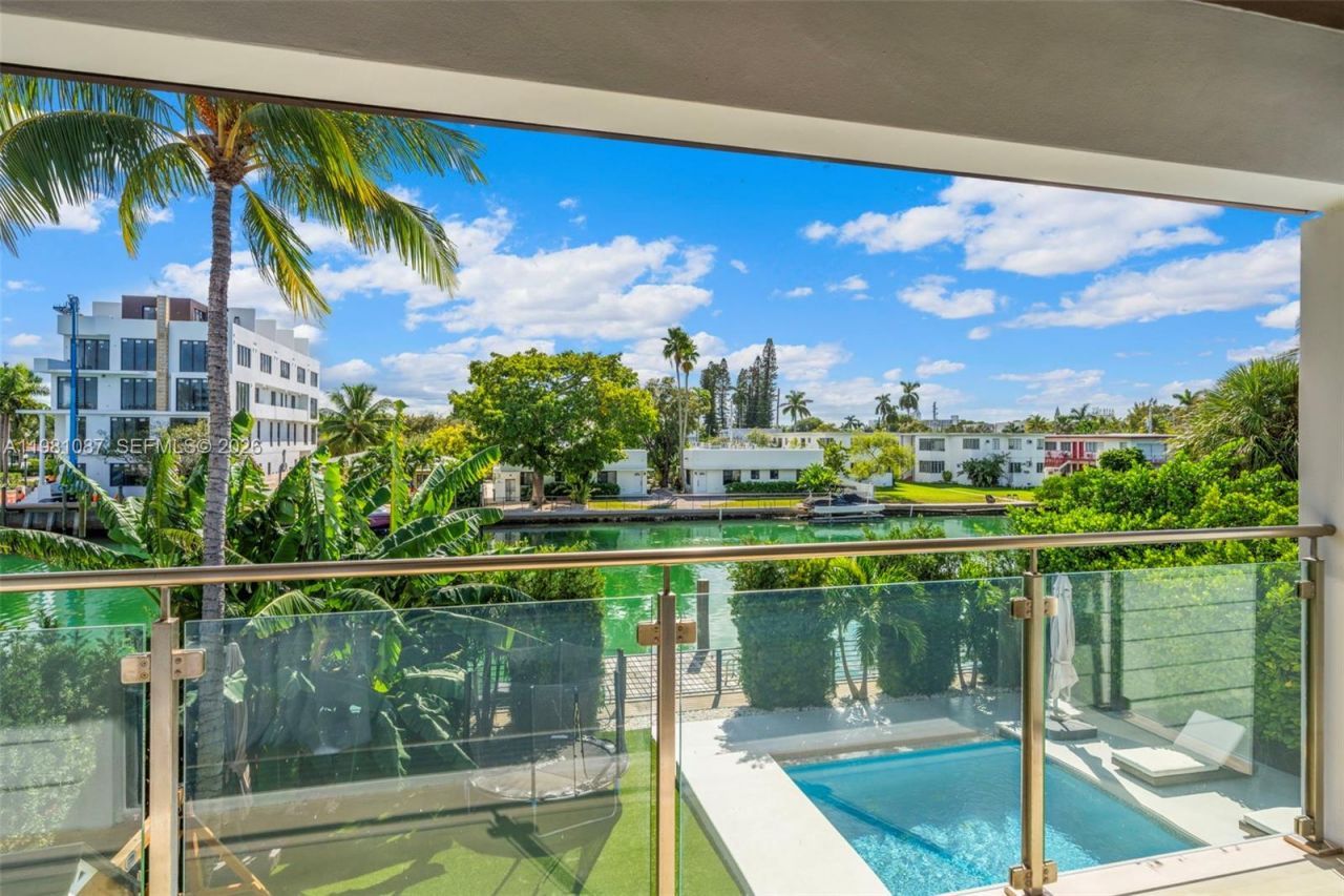 710 S Shore Dr , Miami Beach, FL 33141 Photo