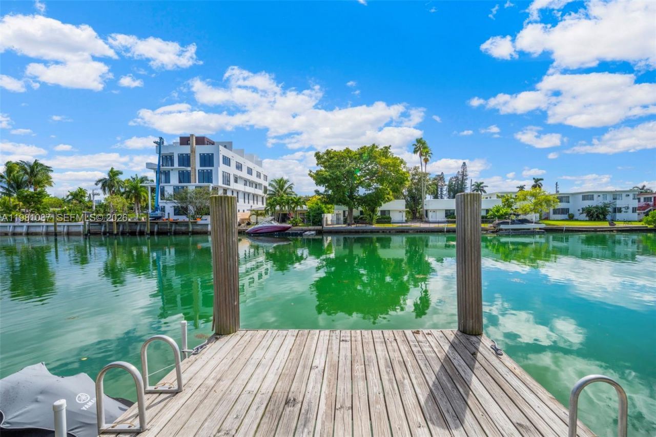 710 S Shore Dr , Miami Beach, FL 33141 Photo