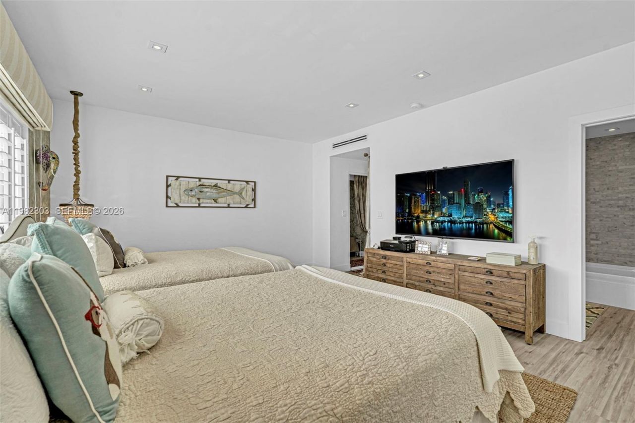 4925 Collins Ave, Unit 4A, Miami Beach, FL 33140 Photo