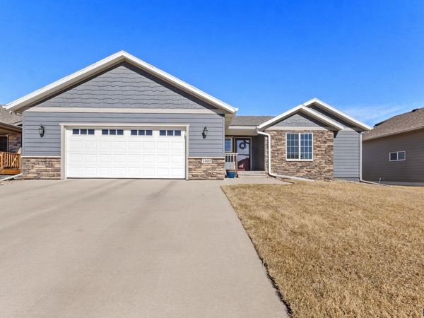 7400 E Corinth St, Sioux Falls, SD 57110