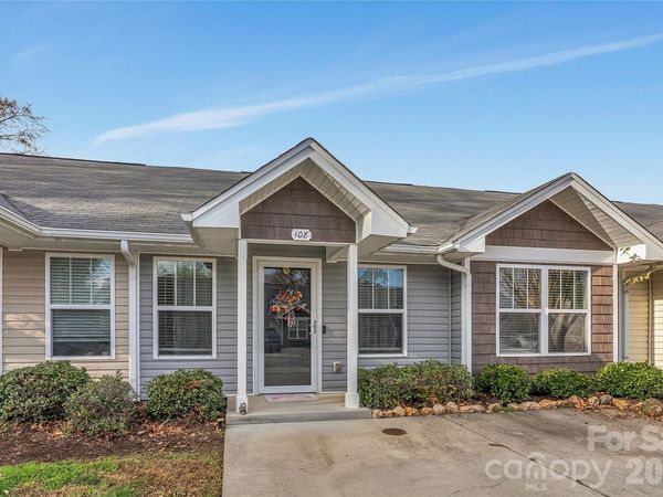 108 Lassiter Court , Mount Holly, NC 28120