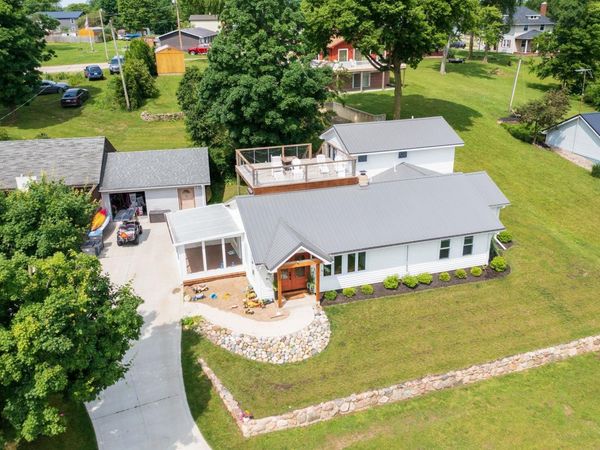 9061 E Hatchery Road, Syracuse, IN 46567