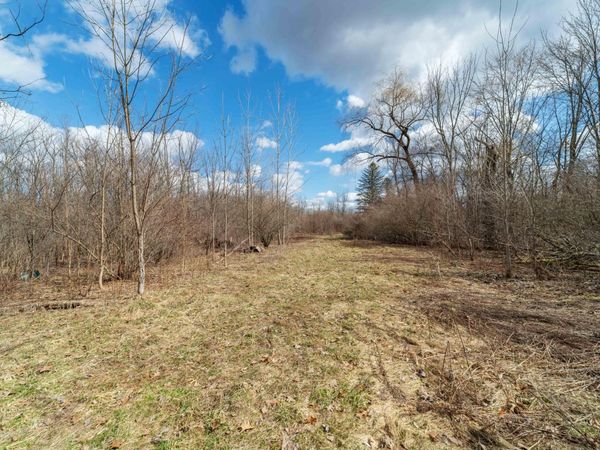 2725 S Duck Lake Road, Highland, MI 48356