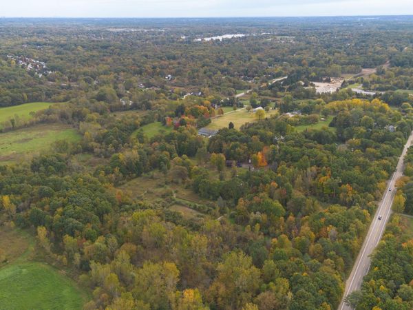 2725 S Duck Lake Road, Highland, MI 48356
