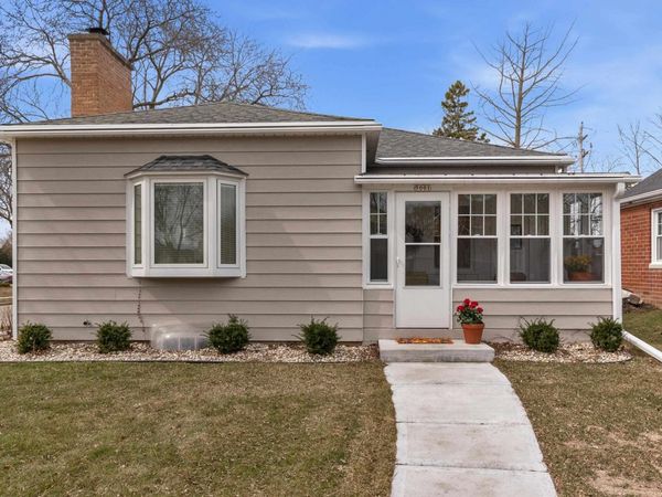 5001 N Bay Ridge Avenue, Whitefish Bay, WI 53217