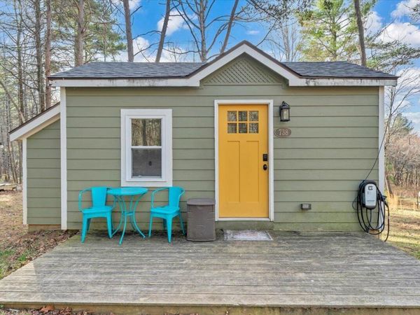 738 Jerry LN NE, Check, VA 24072