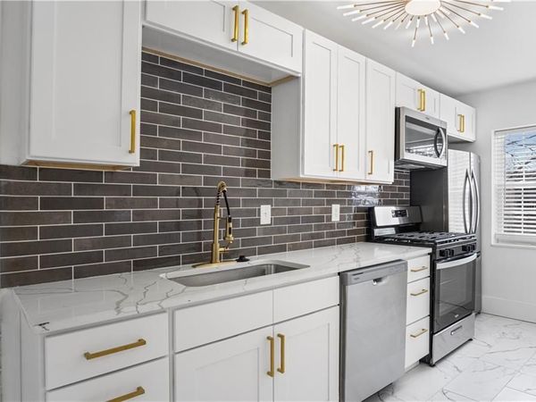 1207 W 45th Street, Unit 2W, Kansas City, MO 64111