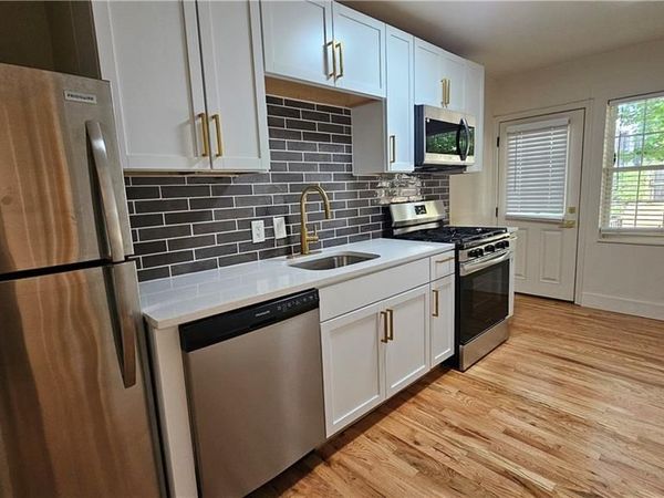 1207 W 45th Street, Unit 2W, Kansas City, MO 64111
