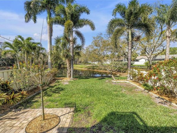 812 AMELIA COURT NE, ST PETERSBURG, FL 33702