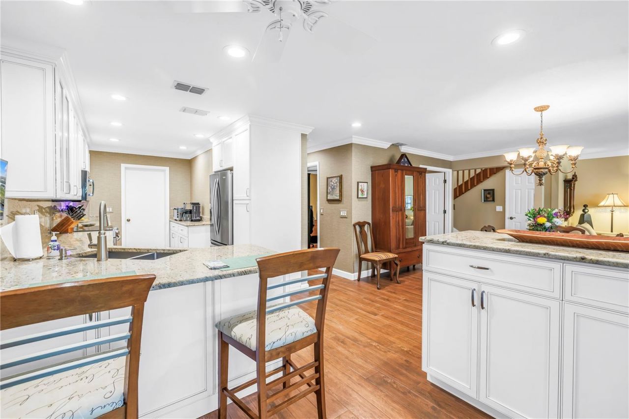 812 Amelia Court Ne, Saint Petersburg, FL 33702 Photo