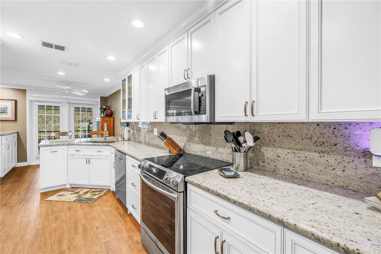 812 Amelia Court Ne, Saint Petersburg, FL 33702 Photo