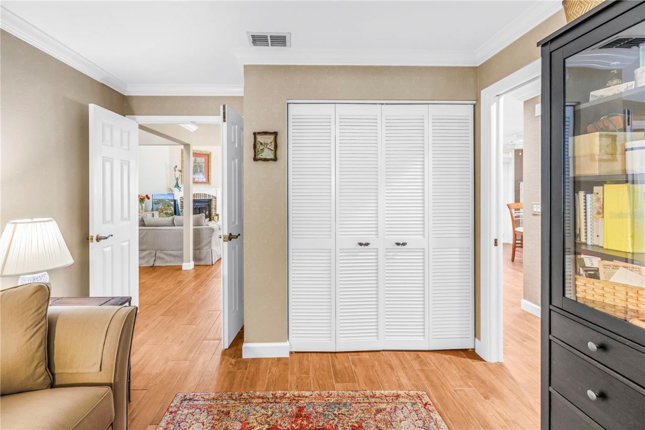812 Amelia Court Ne, Saint Petersburg, FL 33702 Photo
