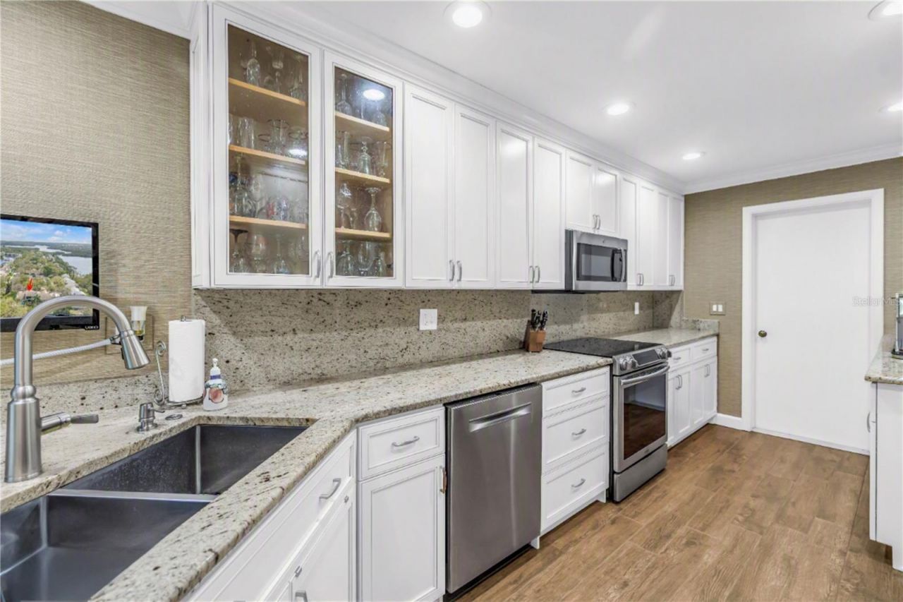 812 Amelia Court Ne, Saint Petersburg, FL 33702 Photo