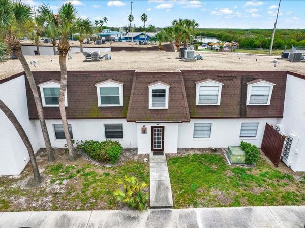 9130 TUDOR DRIVE , Unit M105, TAMPA, FL 33615