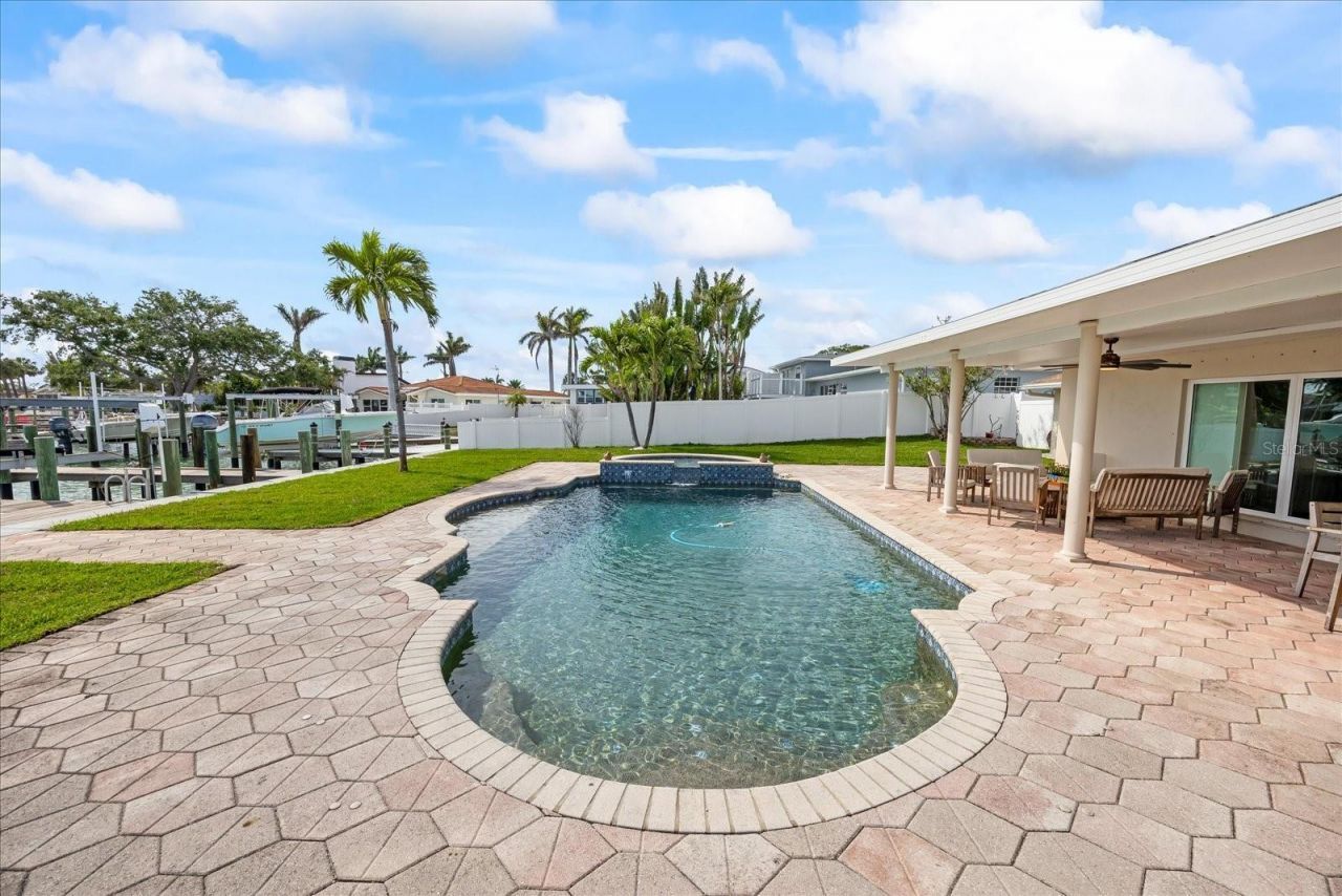 7886 9th Avenue S, Saint Petersburg, FL 33707 Photo