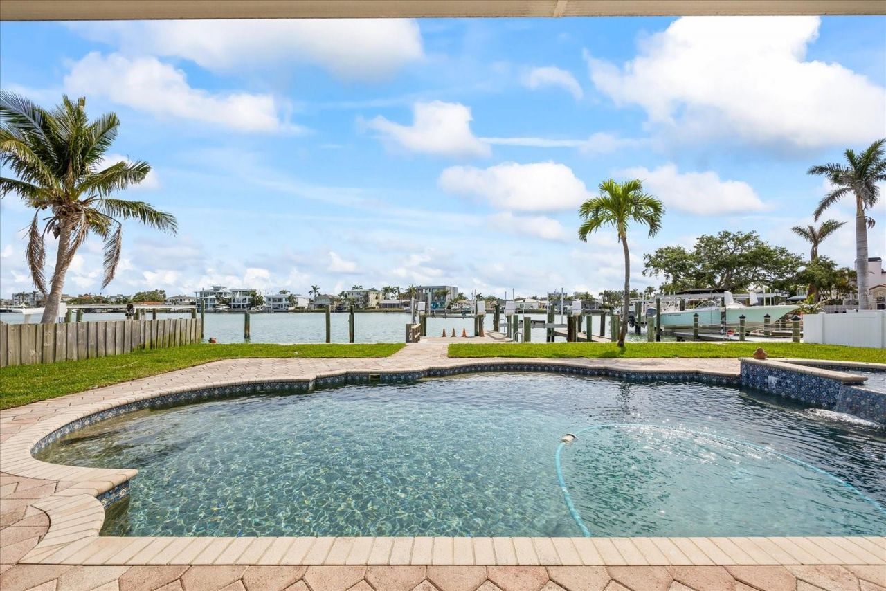 7886 9th Avenue S, Saint Petersburg, FL 33707 Photo