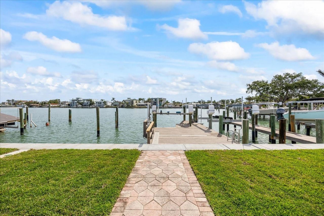 7886 9th Avenue S, Saint Petersburg, FL 33707 Photo