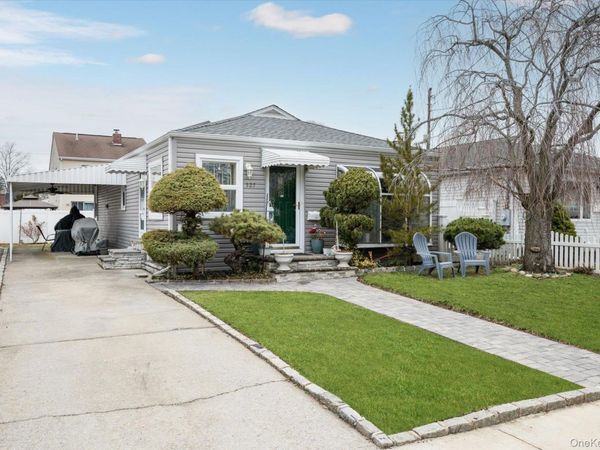 527 Willow Street , South Hempstead, NY 11550