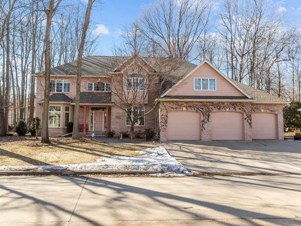 63 BRENTWOOD LANE, Appleton, WI 54915