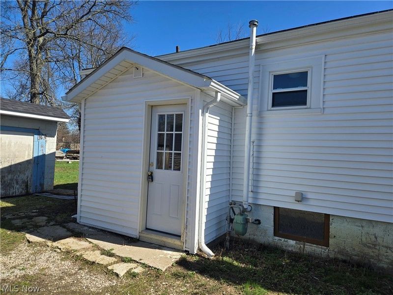 319 17th Street, Elyria, OH 44035 Photo 3