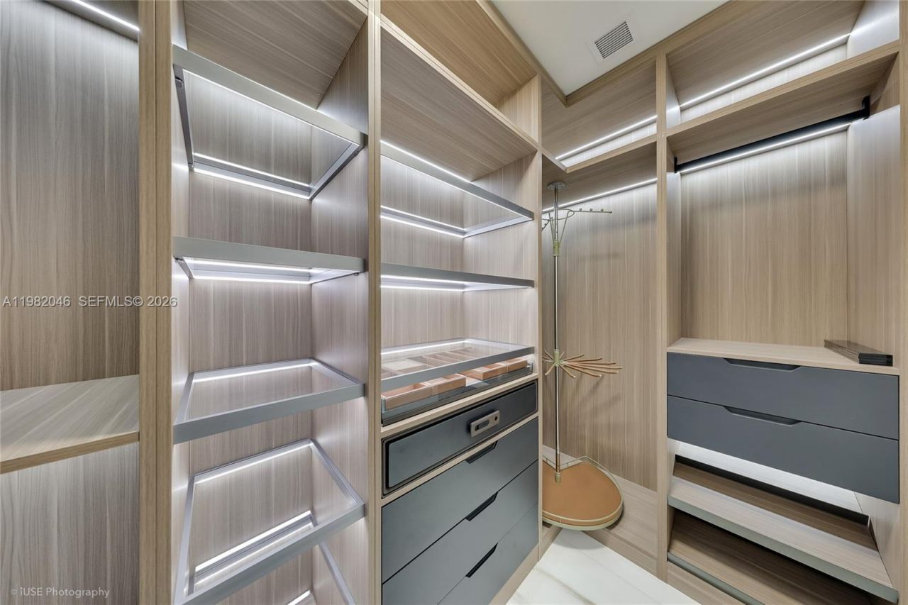 300 Biscayne Boulevard Way, Unit 2307W, Miami, FL 33131 Photo