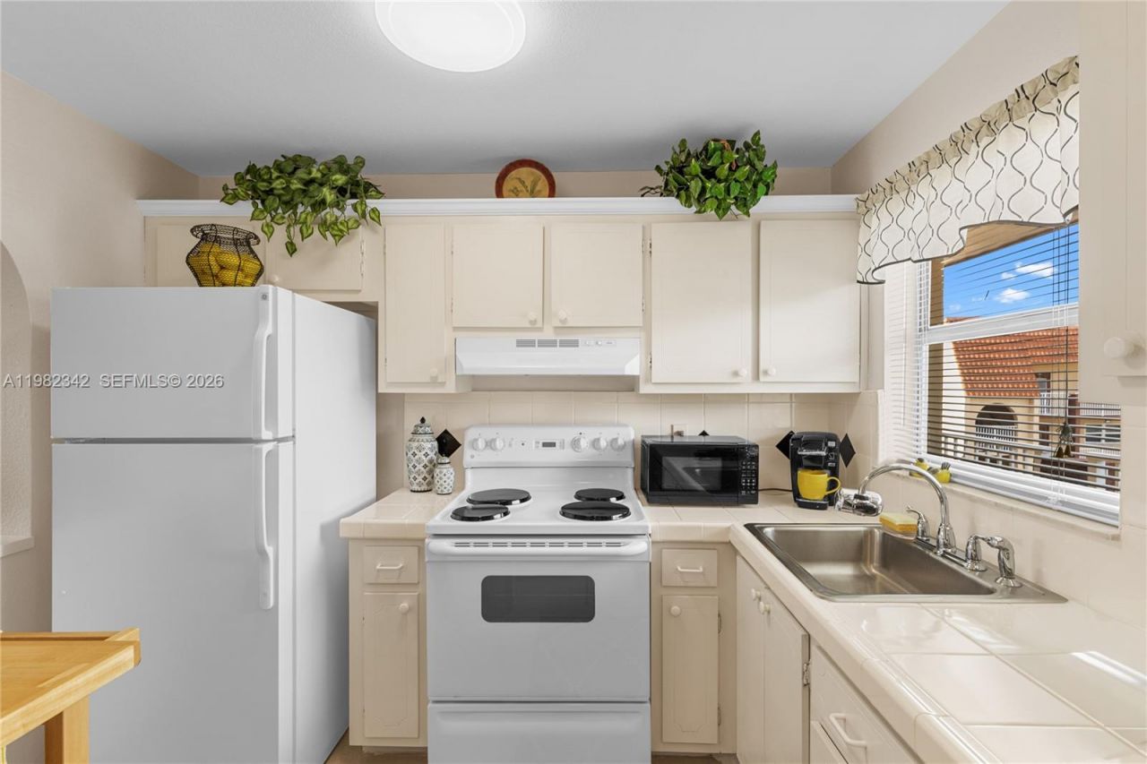 8950 Sunrise Lakes Blvd, Unit 309, Sunrise, FL 33322 Photo