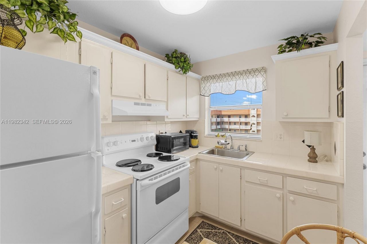 8950 Sunrise Lakes Blvd, Unit 309, Sunrise, FL 33322 Photo