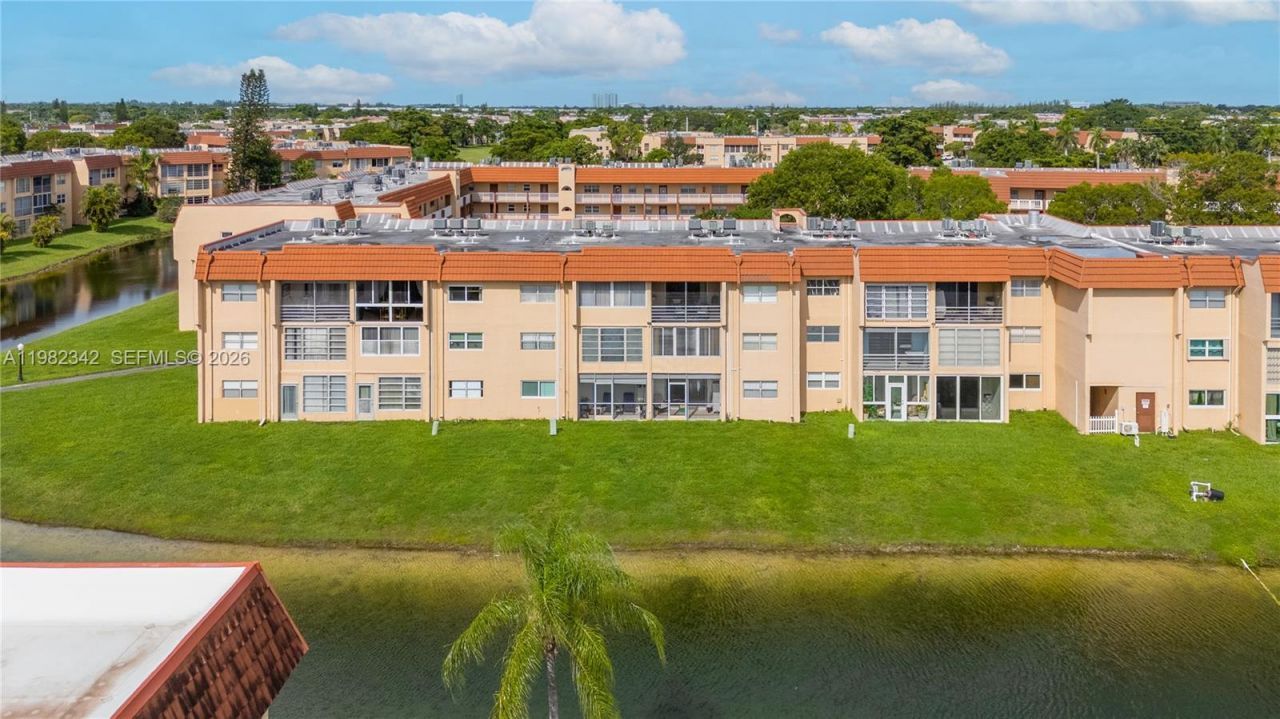 8950 Sunrise Lakes Blvd, Unit 309, Sunrise, FL 33322 Photo