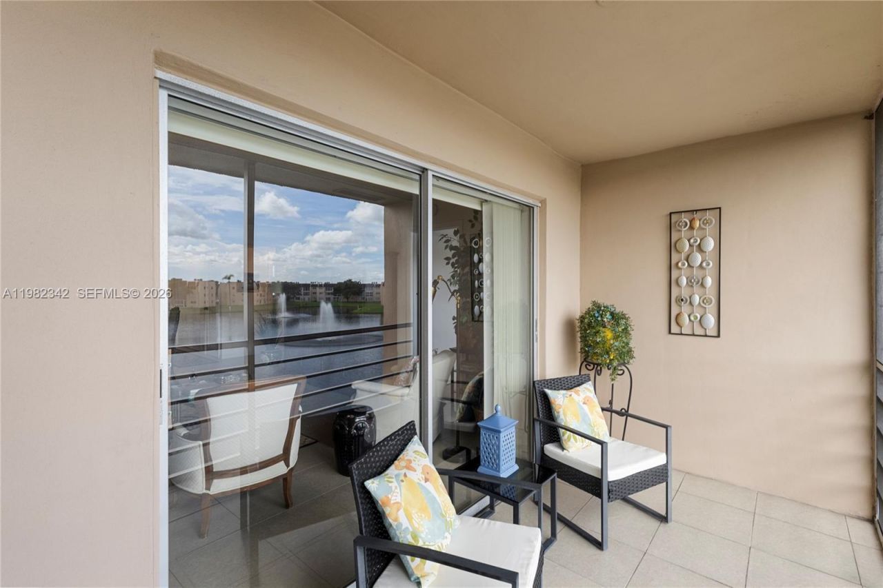 8950 Sunrise Lakes Blvd, Unit 309, Sunrise, FL 33322 Photo