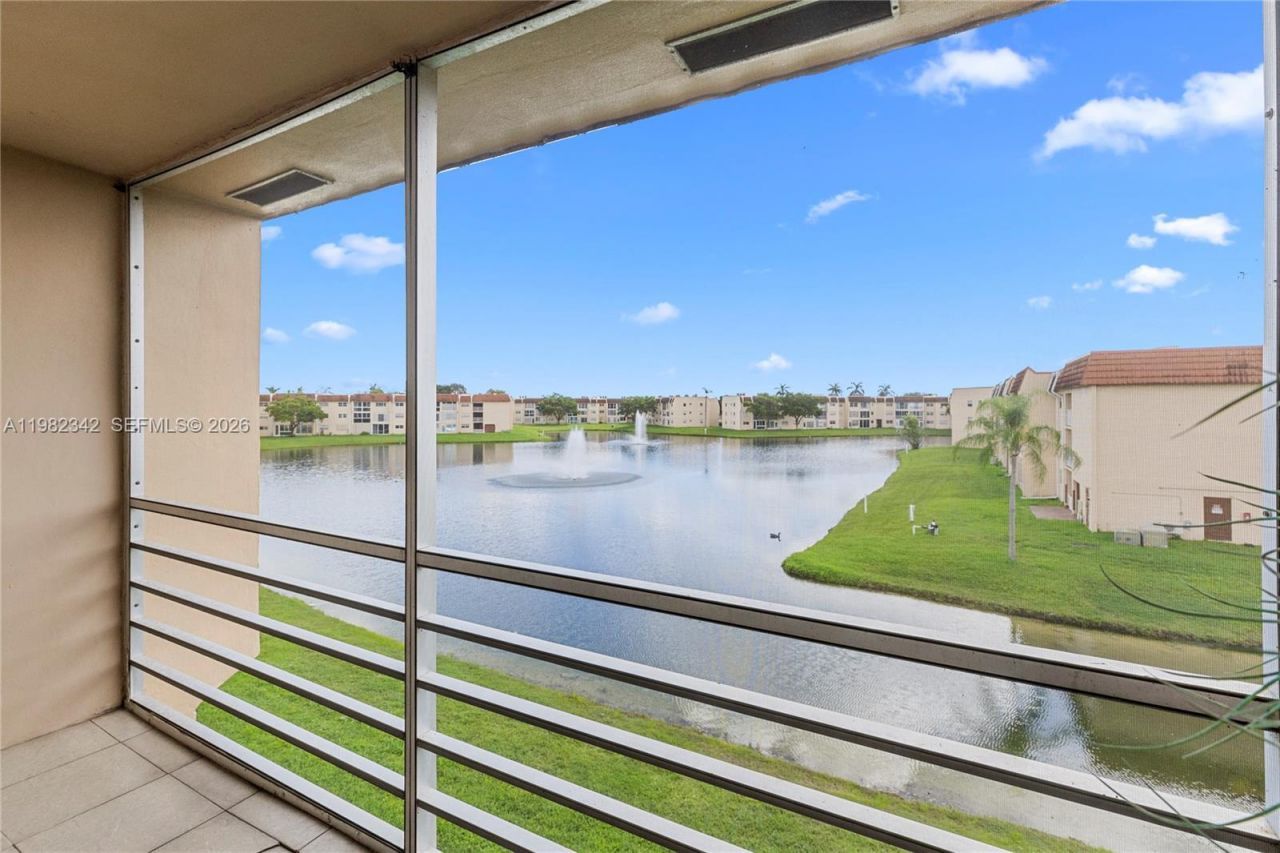 8950 Sunrise Lakes Blvd, Unit 309, Sunrise, FL 33322 Photo