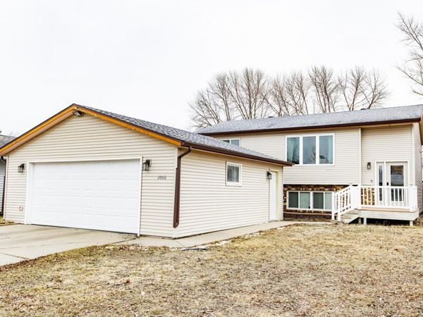 2008 5th Avenue E, West Fargo, ND 58078