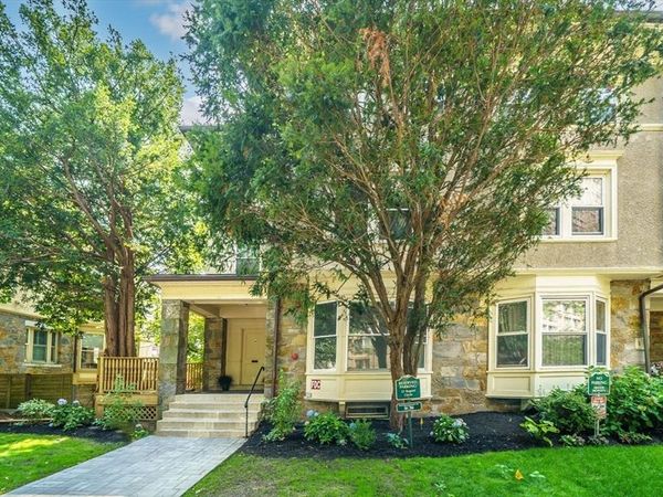 21 Regent Cir, Unit 1, Brookline, MA 02445
