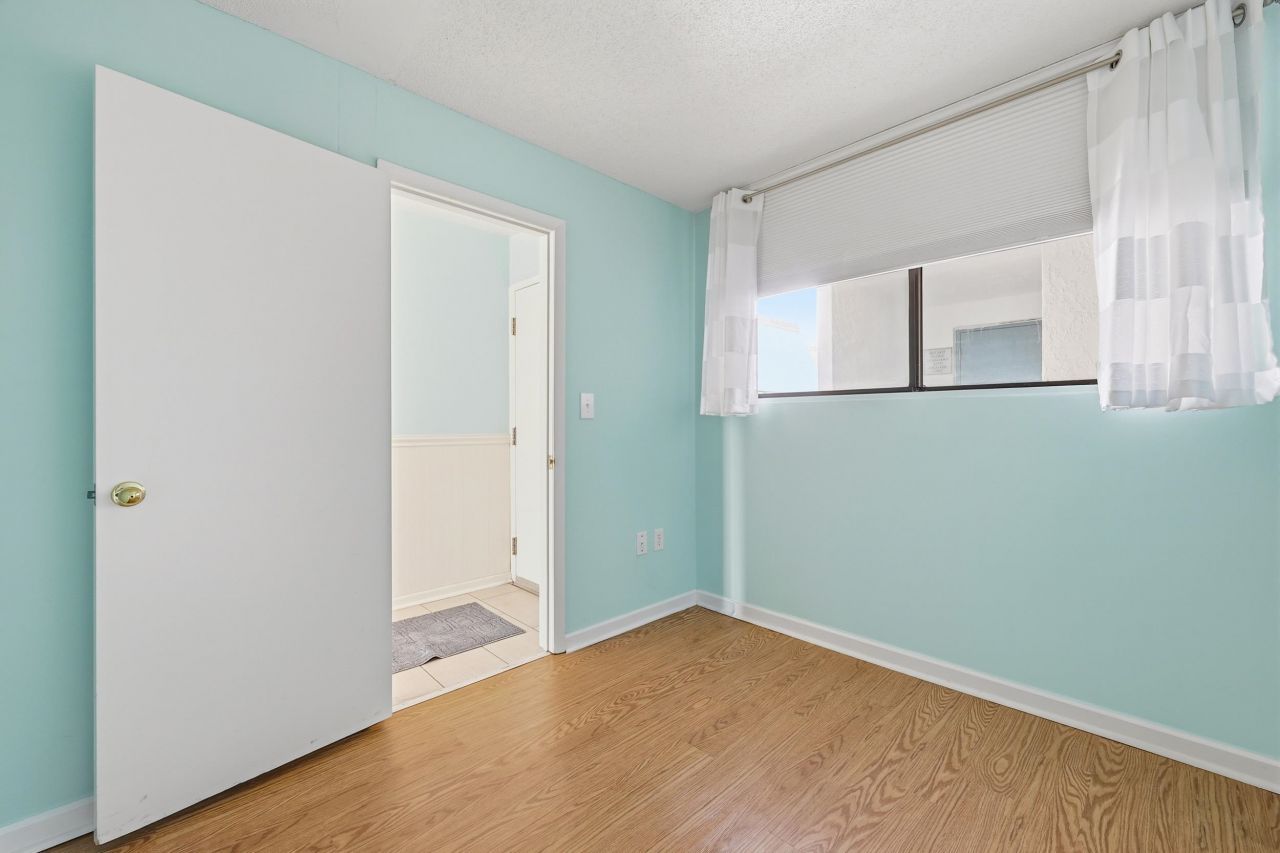 311 69th Ave. N  Photo 11